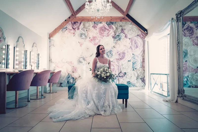 bride flowers candid