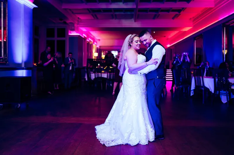 midlands photographer bride groom firstdance